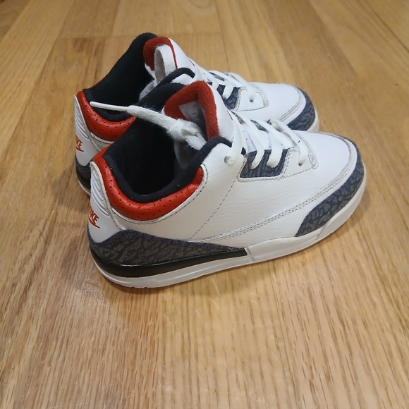 Jordan 3 Retro Fire Red Denim Lifestyle/Toddler Shoes Size 10C Unisex - Picture 7 of 12